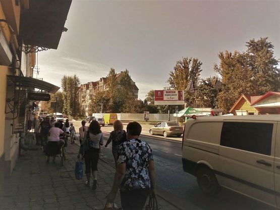 Фото рекламной плоскости по адресу пр. Грушевського (навпроти суду) напрям з центру