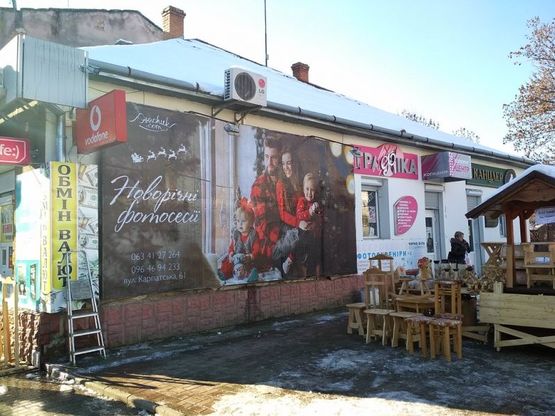 Фото рекламной плоскости по адресу вул. Чорновола, 27  (біля "Графіки")