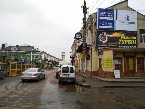 Фото рекламной плоскости по адресу вул. І. Мазепи, 3 (навпроти дитячої церкви)