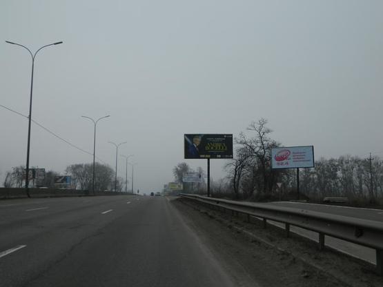 Фото рекламної площини за адресою Киев-Одесса 17+080 км справа разделитель АЗС из Киев