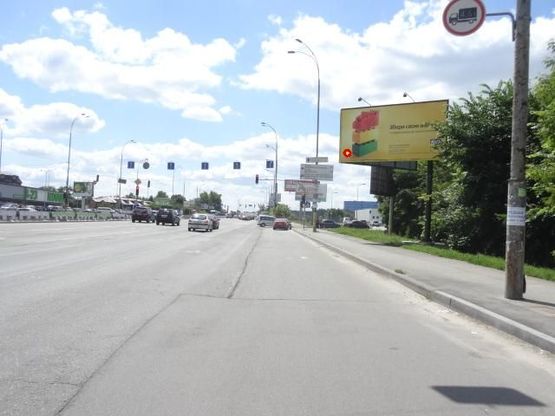 Фото рекламной плоскости по адресу Палладіна пр. - ул. Синеозерная, 1-52 напротив