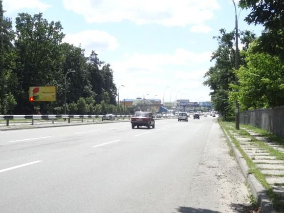 Фото рекламной плоскости по адресу Палладіна пр. - ул. Синеозерная, 2 б напротив