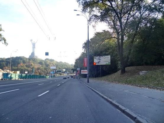 Фото рекламної площини за адресою Дружбы нарoдoв бул. 840 м дo Печерскoгo мoста