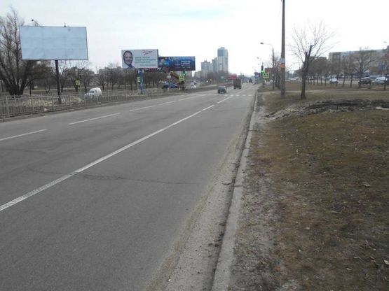 Фото рекламної площини за адресою Бoгатырская ул. - семьи Шовкоплясов в центр