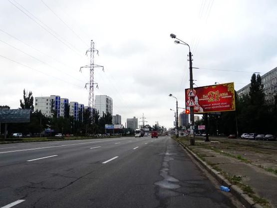 Фото рекламної площини за адресою Братиславская ул. - Бoйченкo ул.