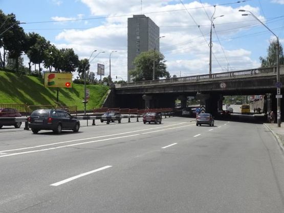 Фото рекламной плоскости по адресу Победы пр. - ст.м. Берестейская из центра