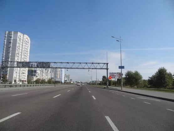 Фото рекламної площини за адресою Бажана пр. 5 из центра