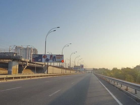 Фото рекламної площини за адресою Дарницкий мост, раздельтель №1 из центра, правое ухо