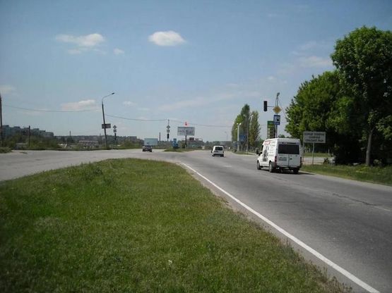 Фото рекламной плоскости по адресу 146_Запорожье_ул.Тиражная 110м от выезда в Осипенкосвкий микрорайон  -выезд из города