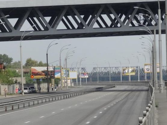 Фото рекламной плоскости по адресу Набережно-Рыбальская ул. - Подольско-Воскресенский мост от Подола