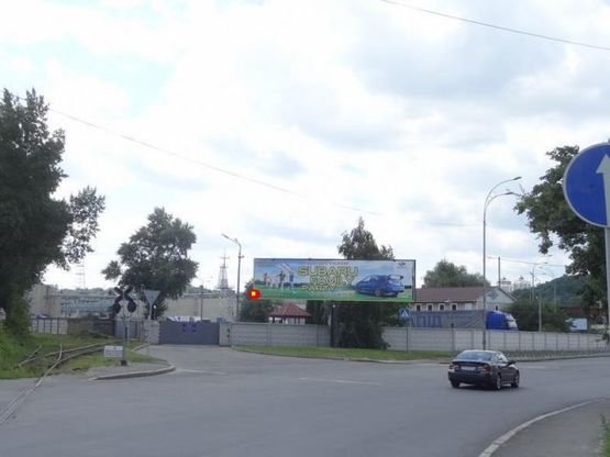 Фото рекламної площини за адресою Межигoрская ул. -Электрикoв ул. к Пoдoлу левoе ухo