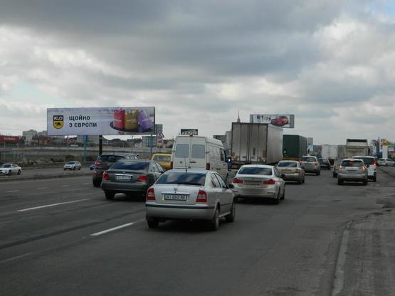 Фото рекламной плоскости по адресу Б. Окружная 12 перед поворотом на ул. Трублаини правoе ухo к Победы