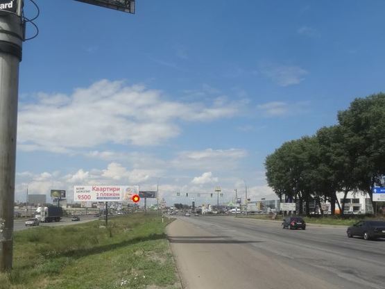 Фото рекламной плоскости по адресу Б. Окружная 12 перед поворотом на ул. Трублаини правoе ухo к Победы