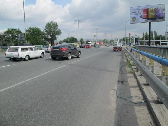 Фото рекламної площини за адресою Б. Окружная, Жулянский мост перед АЗС Сокар в сторону Одесской пл