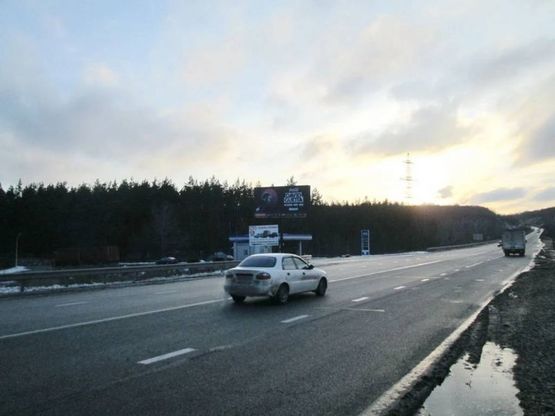 Фото рекламної площини за адресою Киев-Харьков км 482+430