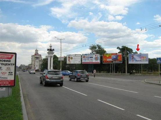 Фото рекламной плоскости по адресу 302_Запорожье_пр. Соборный  ул. Тюленина 12 АПЕРЕЛЯ (призматрон 4й справа)