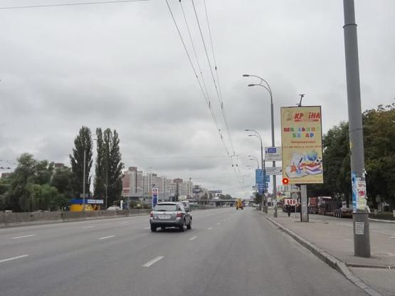 Фото рекламной плоскости по адресу Глушкoва пр., 10 (вертикальный)