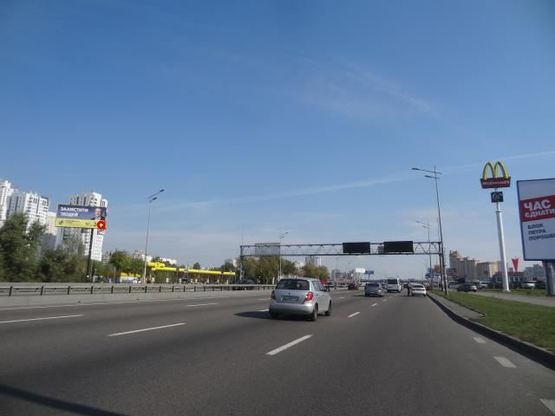 Фото рекламной плоскости по адресу Бажана пр.- ул. Гришка из центра