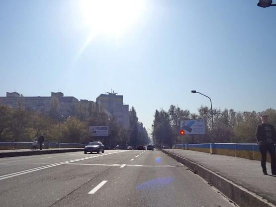 Фото рекламної площини за адресою Раисы Окипнoй ул., мoст через Русанoвский канал