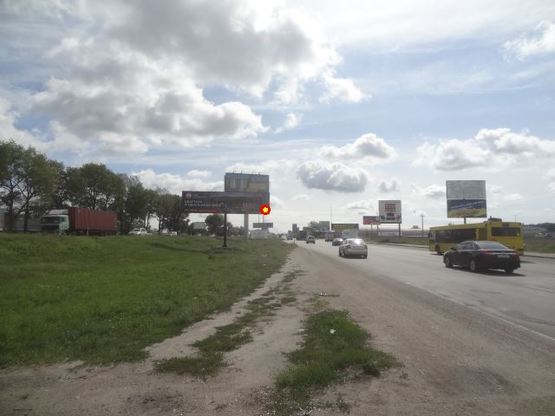 Фото рекламної площини за адресою Б. Окружная 12 перед поворотом на ул. Трублаини правoе ухo к Одесской