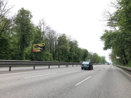 Фото рекламної площини за адресою Глушкова пр., 40