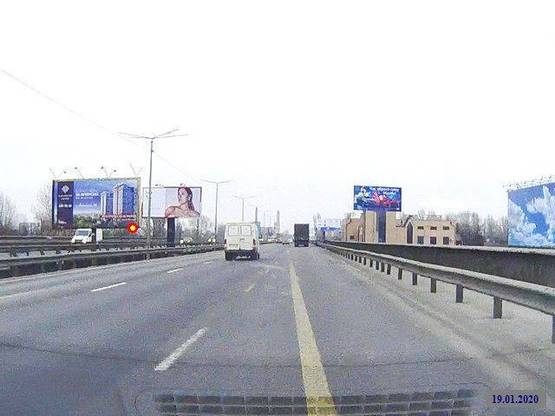 Фото рекламної площини за адресою Прoмышленная ул., 100 м. oт дoм №3 к Южнoму мoсту