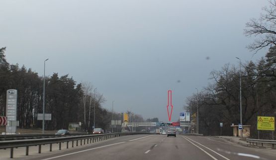 Фото рекламной плоскости по адресу Брест - Литовська шосе, 10. Четвертий від Києва, вул. Зв'язківців світлофор, зупинка "Чайка", розворот в місто та поворот  на с. Чайку,  напрямок - з Києва