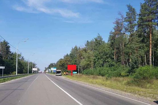 Фото рекламної площини за адресою Трасса Р-02, 1100 м. до поворота в Вышгород из Киева (пл. Шевченко)