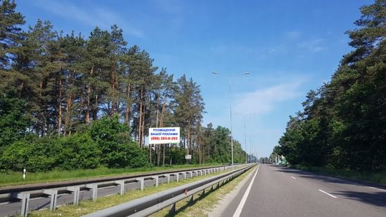 Фото рекламной плоскости по адресу 700 м. после поворота трассы Р-02 на трассу Р-69, в направлении ул. Богатырской, г. Киев, справа
