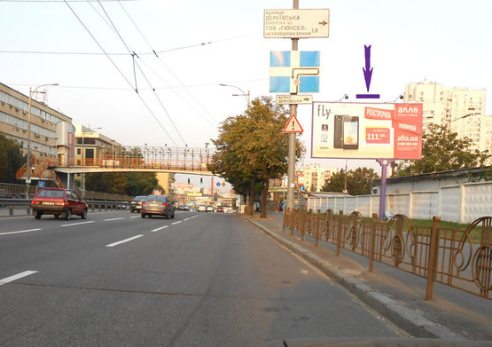 Фото рекламної площини за адресою пр.Краснозвездный,152, на светофоре, направление Московской пл.