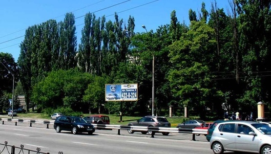 Фото рекламної площини за адресою Пр.Победы,34 (медуниверситет)- из центра