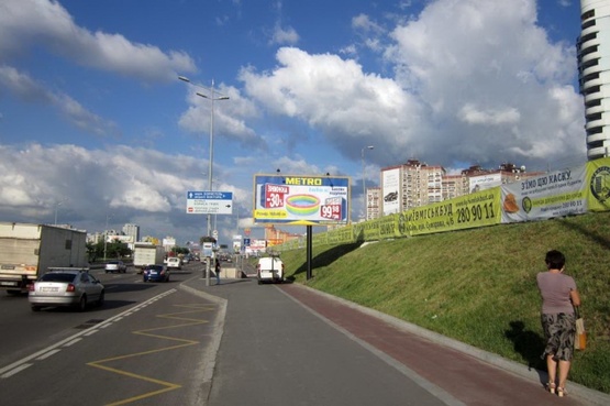 Фото рекламной плоскости по адресу пр.Бажана,16 (ст.м.Позняки, ТЦ Спортмастер)А