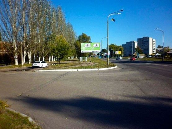 Фото рекламної площини за адресою Днепровская ул. (р-н ЦМЛ)