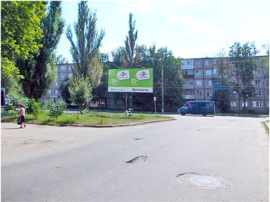 Фото рекламної площини за адресою Металлургов ул-Новопоселенская ул.(200 м.до "Укрссибанка")