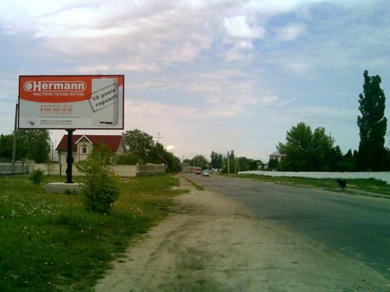 Фото рекламной плоскости по адресу ул. Дружбы, 126, возле уч.корпуса ДАУ