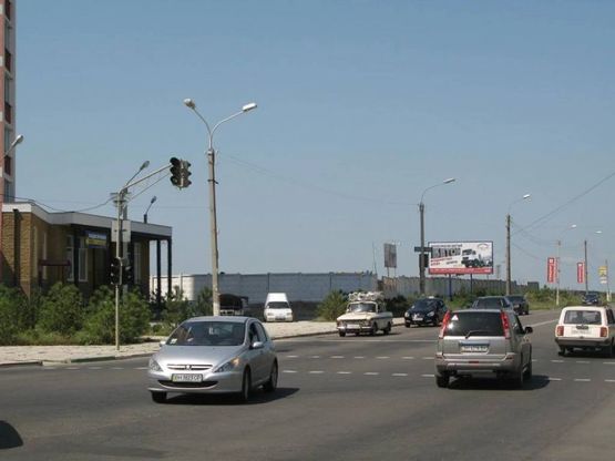 Фото рекламной плоскости по адресу ул.1 Мая-ул.Карла Маркса, Основной транспортный поток, выезд на Одессу, на Санжейку, Грибовку,                    новый высотный микрорайон "Стройтехснаб"