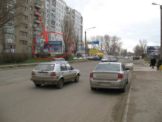 Фото рекламної площини за адресою ул.Школьная, р-н"ТИРА", мини-рынок, АТБ, из центра