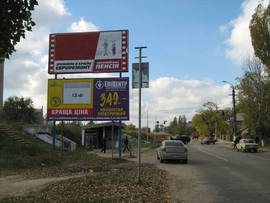 Фото рекламної площини за адресою ул.Лазо-ул.Калинина-ул.Победы, перекресток,трансп.сообщение спальных р-нов, Центра, вокзалов, порта..