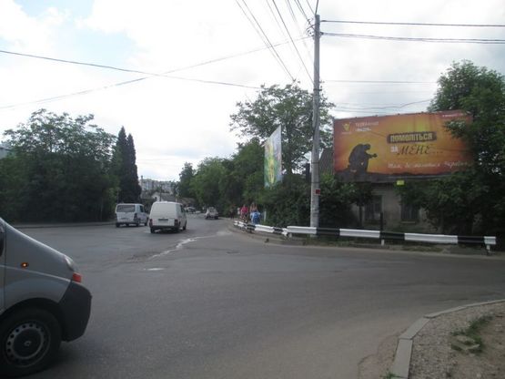 Фото рекламної площини за адресою на розі вулиць У. Кармелюка, 108 та В. Винниченка, правий