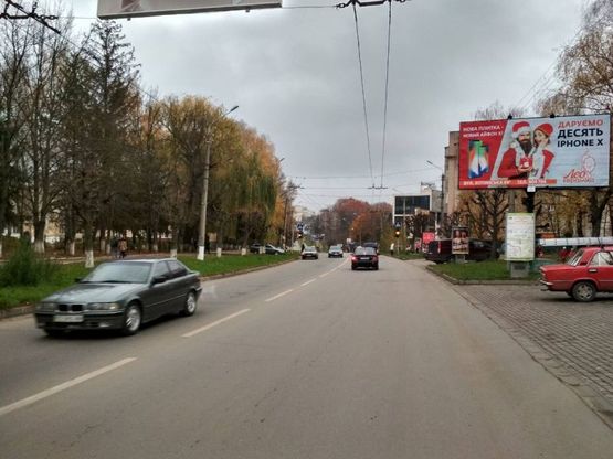 Фото рекламной плоскости по адресу вул. Комарова, 25