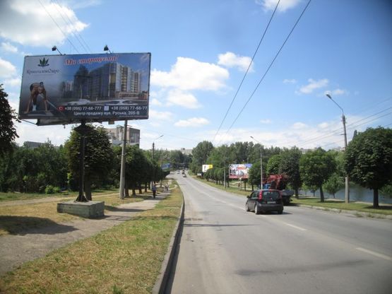 Фото рекламної площини за адресою вул. Комарова (біля ставу)