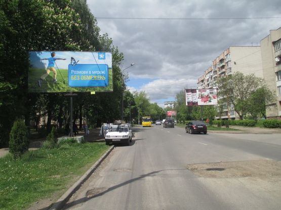 Фото рекламної площини за адресою вул. Небесної сотні, 28 / вул. Полєтаєва (перехрестя)