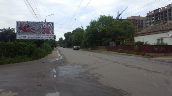 Фото рекламной плоскости по адресу на розі вулиць Руської та О. Пчілки