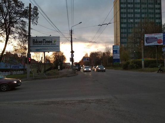 Фото рекламной плоскости по адресу на перехресті вулиць Головної та Південно-Кільцевої