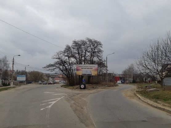 Фото рекламной плоскости по адресу вул. Південно-Кільцева (на транспортній розв'язці біля залізничного переїзду зі сторони вул. Головної)