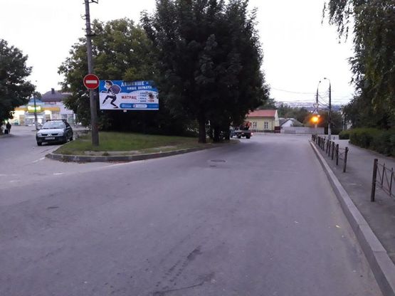 Фото рекламной плоскости по адресу на транспортній розв?язці вулиць Фастівської та Руської (міська лікарня)