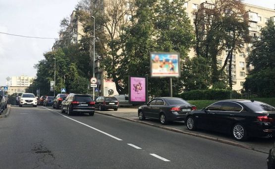 Фото рекламной плоскости по адресу Кловський Узвіз, 20