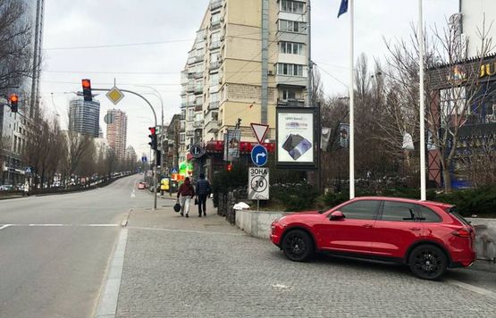 Фото рекламної площини за адресою Басейна Вул./ Госпітальна Вул.