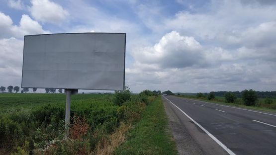 Фото рекламної площини за адресою Автодорога Львов-Краковец, выезд со Львова, левый