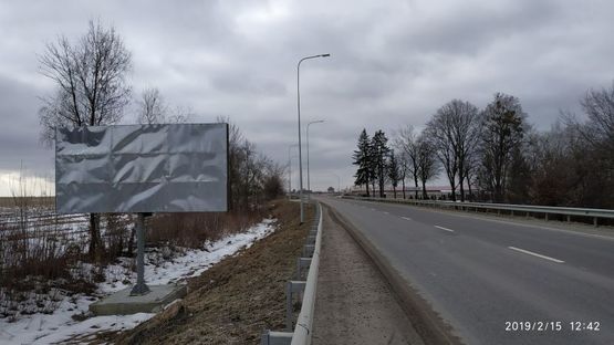 Фото рекламної площини за адресою Автодорога Львов-Пустомиты, въезд в г.Пустомиты, левый